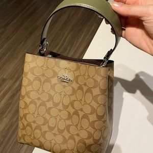 COACH TOWN BUCKET BAG